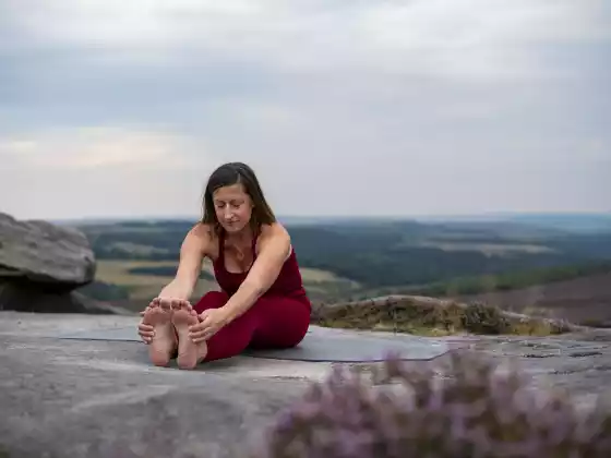 Yoga Penyembuhan Pemulihan: Menenangkan Badan Fizikal (Siri 6 Minggu)