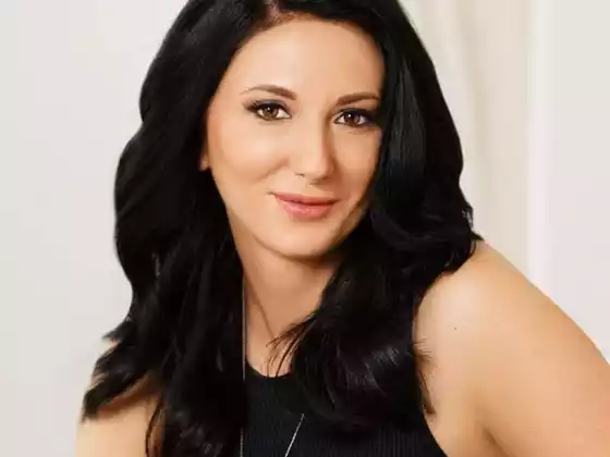 Anika Ray,
                            Spirituality
                            Expert at Simposio sul solstizio d'estate
